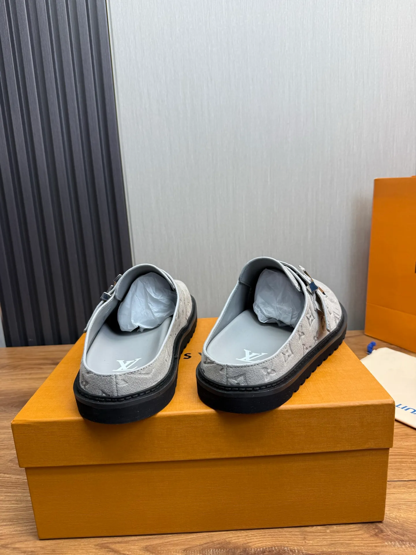 Men's men's shoes 460💰 Lv. Popular couple slippers hot sale🩷💚 🩴Official website one to one production 35-45 sizes 45 46 🉑️Customized!